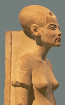 Nefertiti with her characteristic extended Anunnaki skull